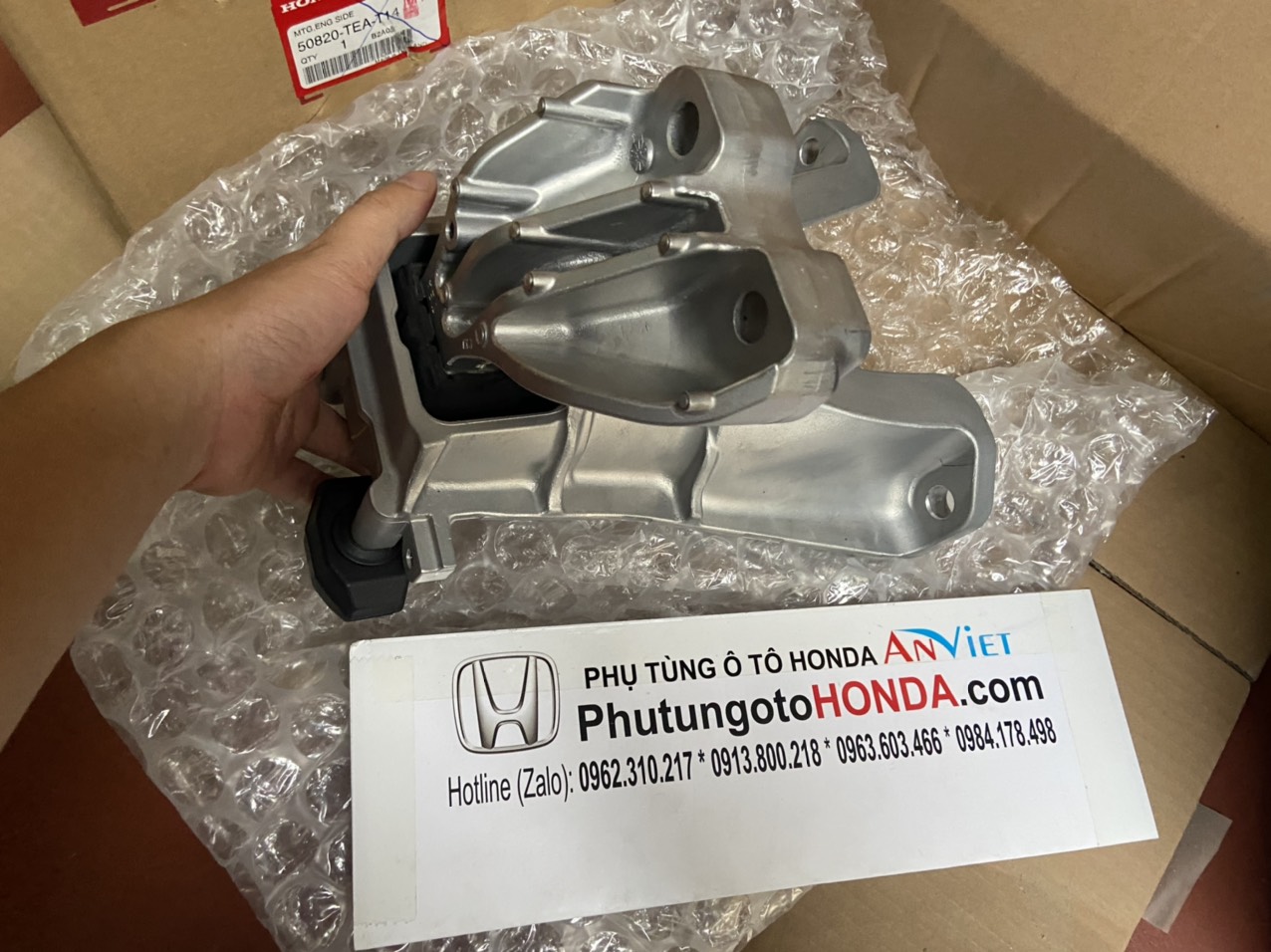 Chân máy bên phụ xe Honda Civic 2016-2020